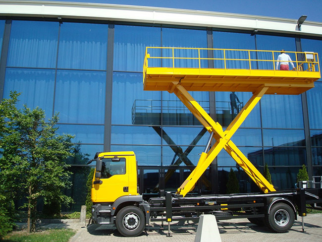 Truck-mounted Aerial Work Platform for Street Lights Mainten